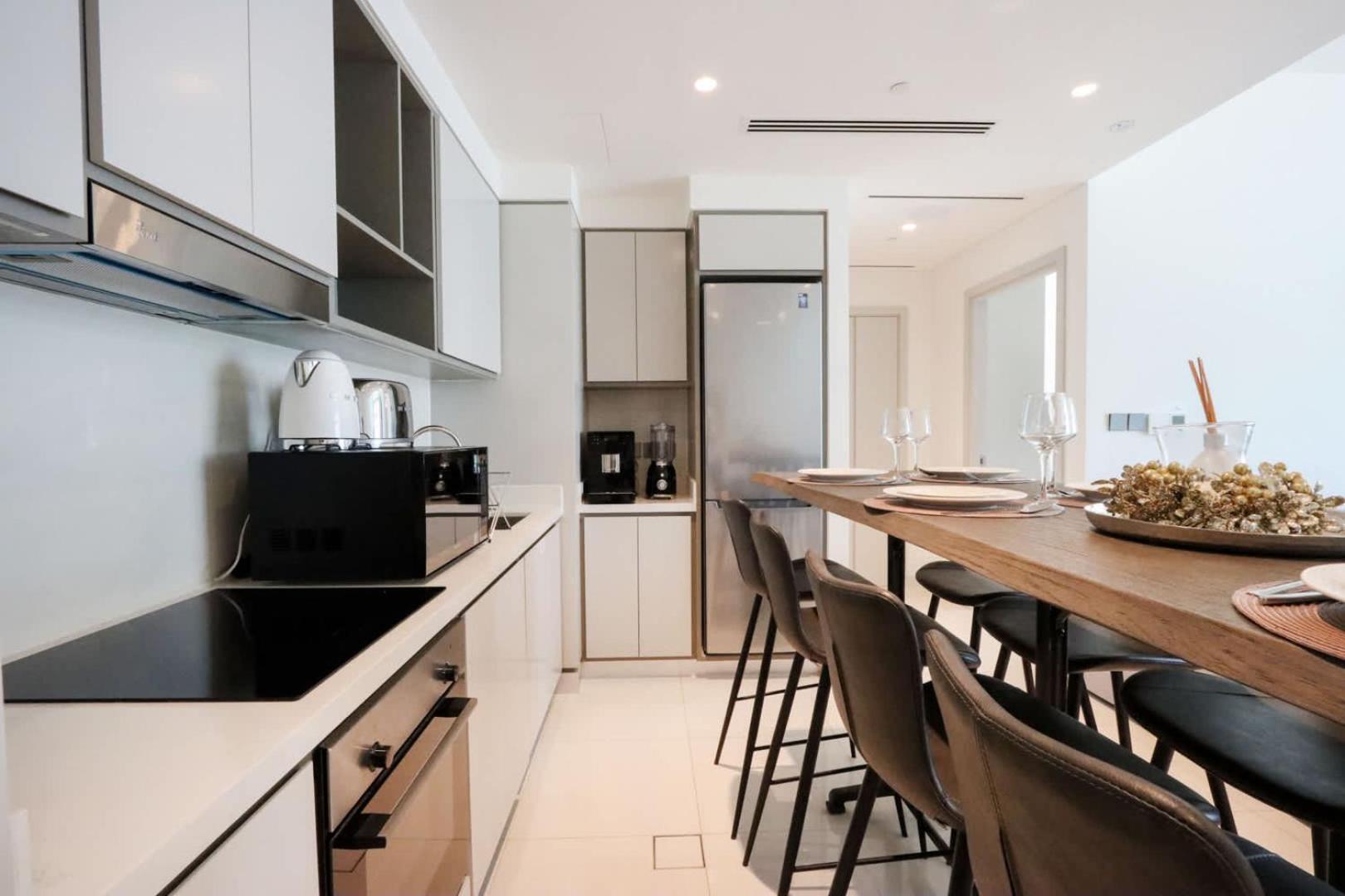 Livbnb - Chic 1br, Beachfront & Marina Views Apartment