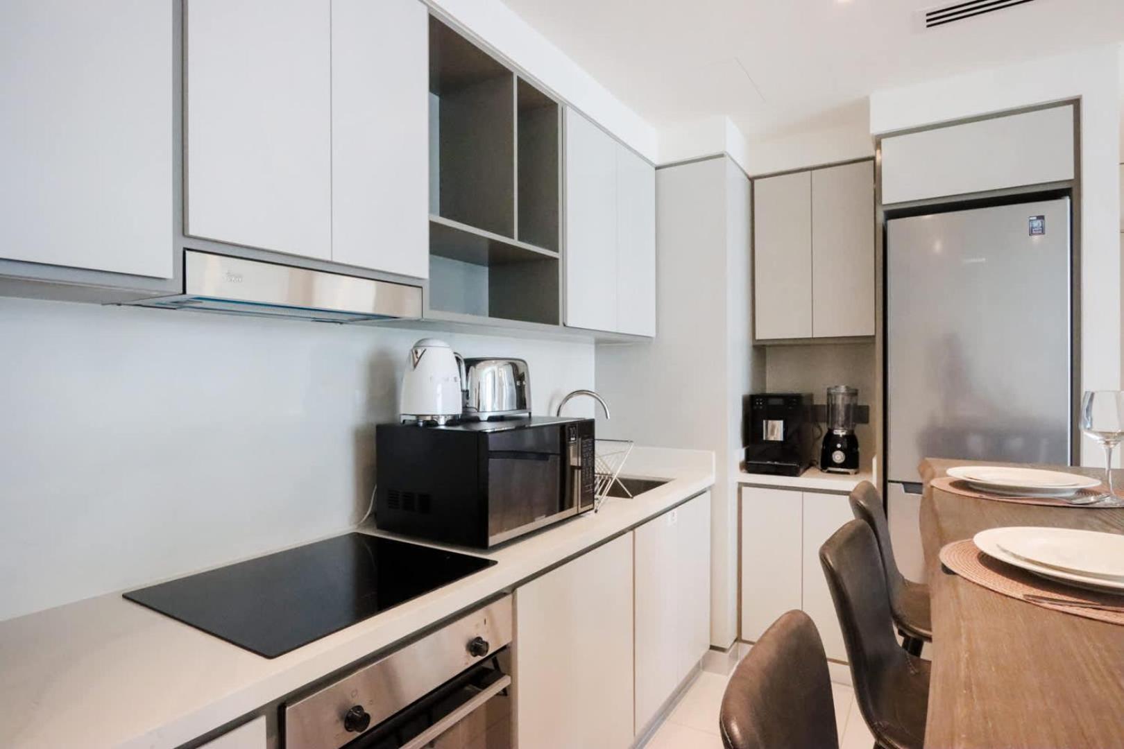 Livbnb - Chic 1br, Beachfront & Marina Views