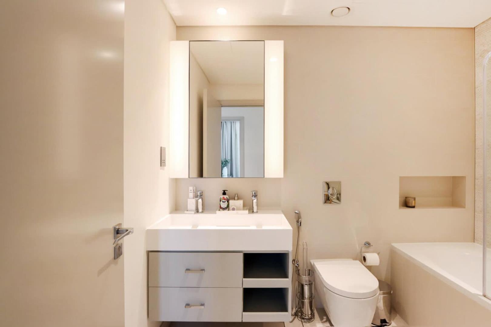Livbnb - Chic 1br, Beachfront & Marina Views *