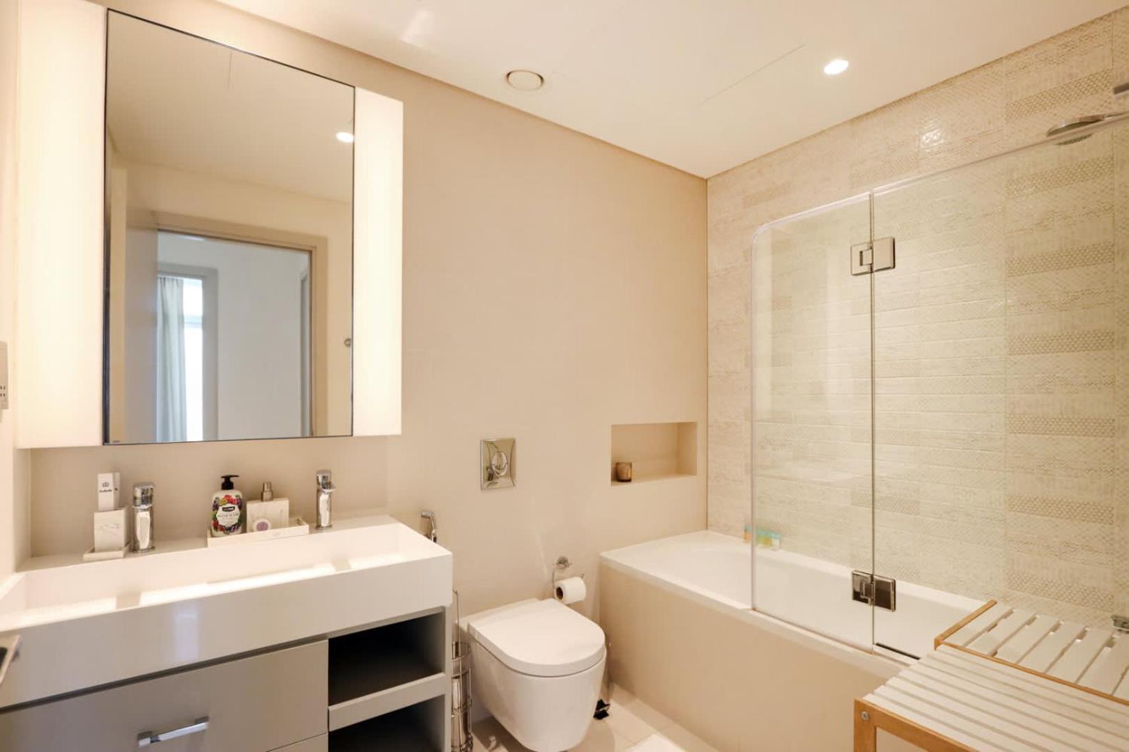 Livbnb - Chic 1br, Beachfront & Marina Views * Dubai