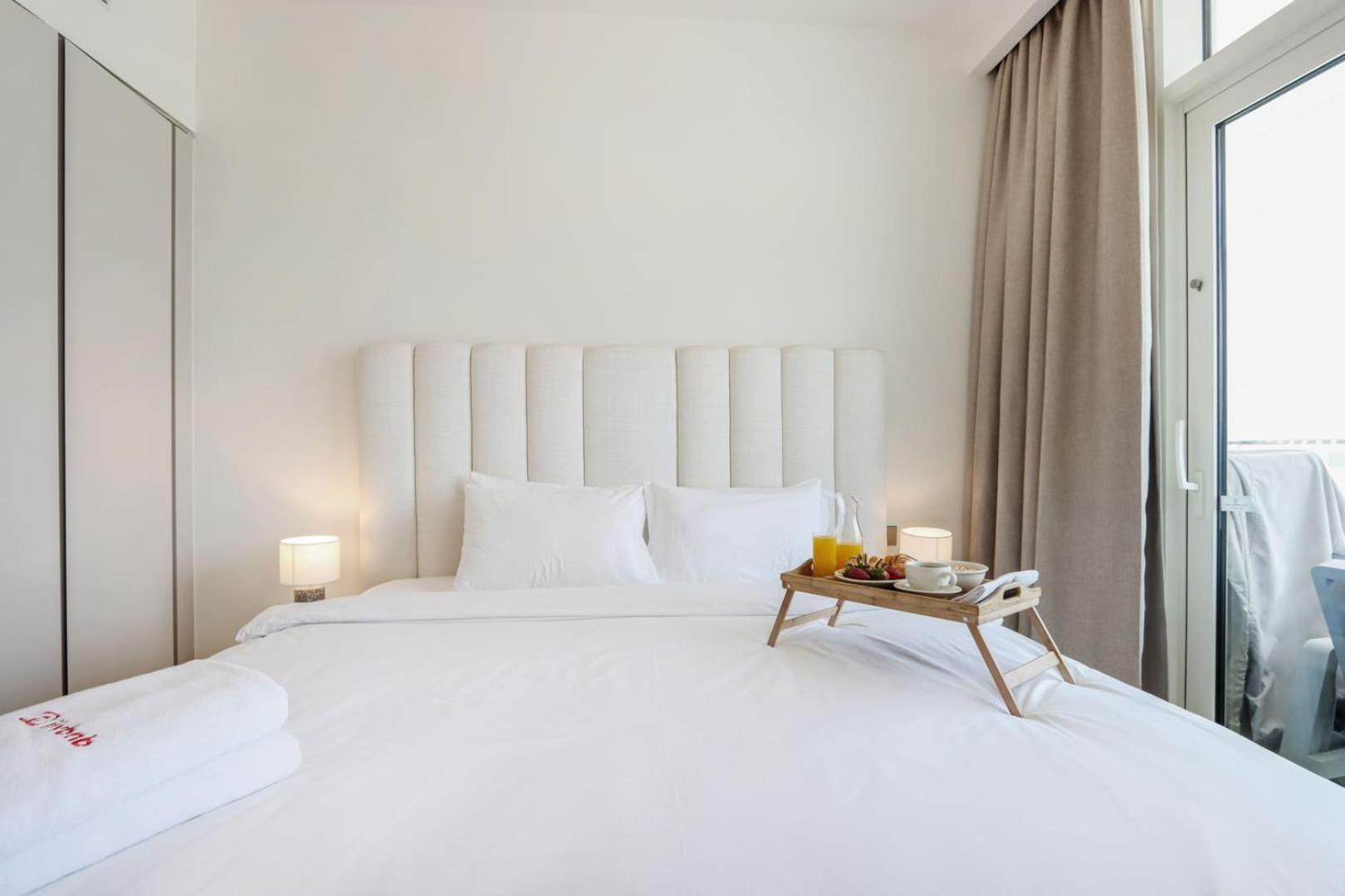 Livbnb - Chic 1br, Beachfront & Marina Views