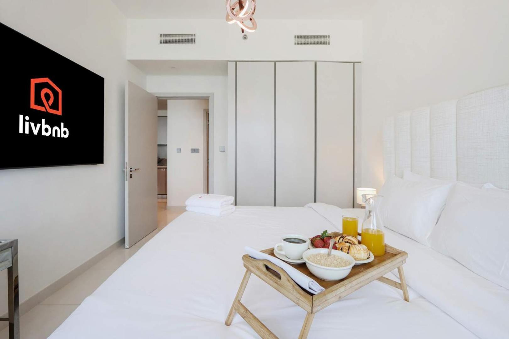 Apartment Livbnb - Chic 1br, Beachfront & Marina Views Dubai