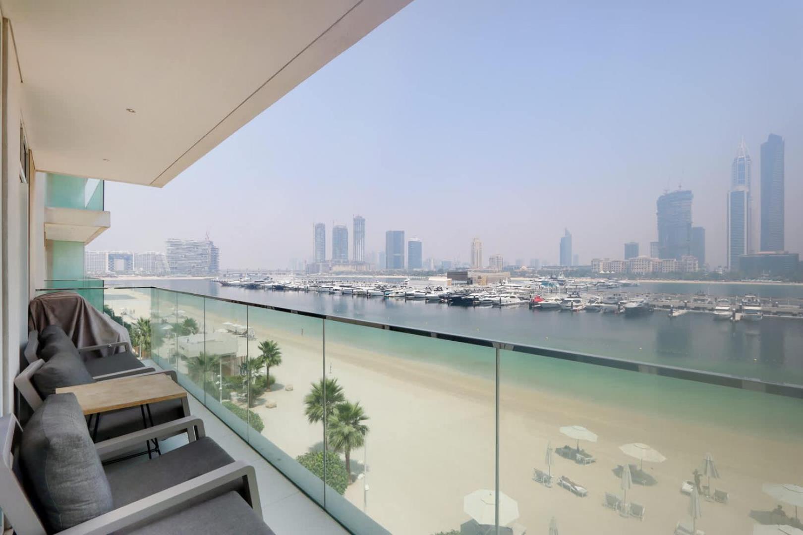 Livbnb - Chic 1br, Beachfront & Marina Views Apartment